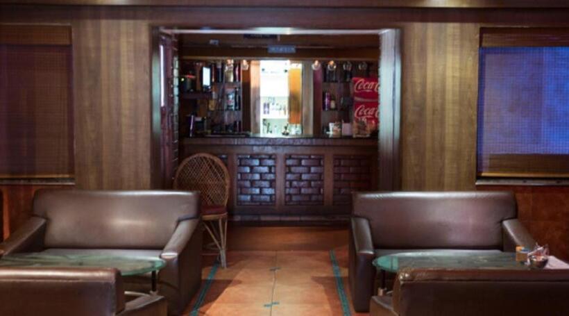 ホテル Vinayak And Thendral Bar, Coimbatore