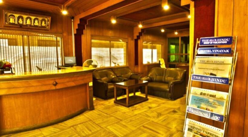 ホテル Vinayak And Thendral Bar, Coimbatore