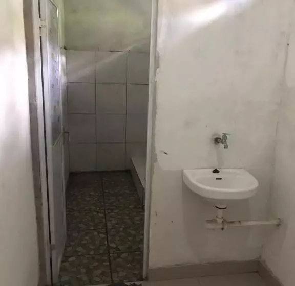 ペンション Adi Guest House