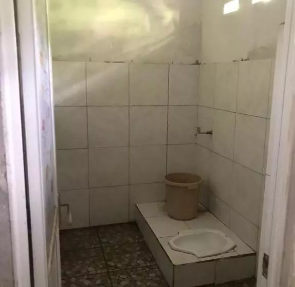 ペンション Adi Guest House