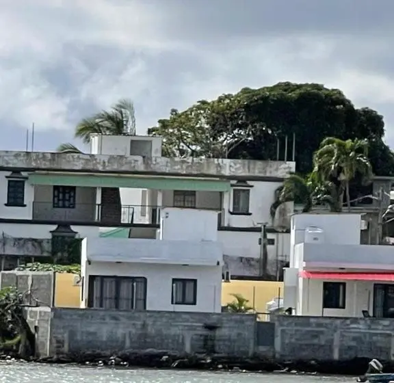 پانسیون Ashan Luxury Seafront Bungalow 1