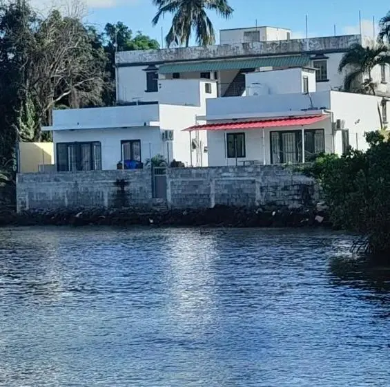 پانسیون Ashan Luxury Seafront Bungalow 1