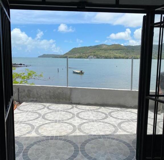 پانسیون Ashan Luxury Seafront Villa 1