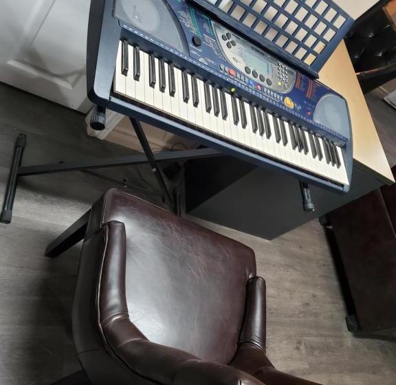 פנסיון Bella S Palace 2 Bedrooms Lower Level Unit In Town Home With Separate Entrance