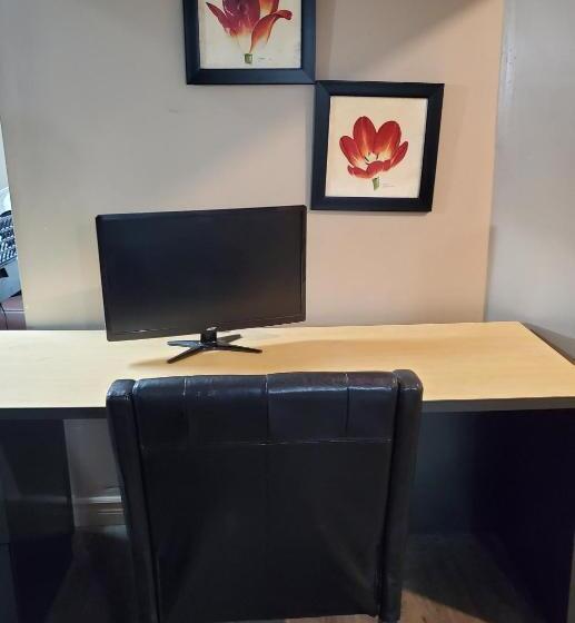 פנסיון Bella S Palace 2 Bedrooms Lower Level Unit In Town Home With Separate Entrance