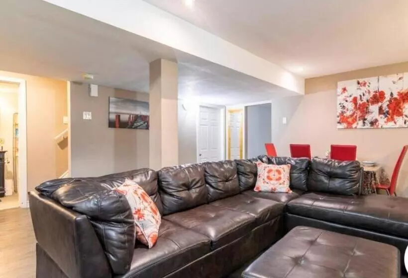 ペンション Bella S Palace 2 Bedrooms Lower Level Unit In Town Home With Separate Entrance