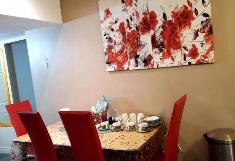ペンション Bella S Palace 2 Bedrooms Lower Level Unit In Town Home With Separate Entrance
