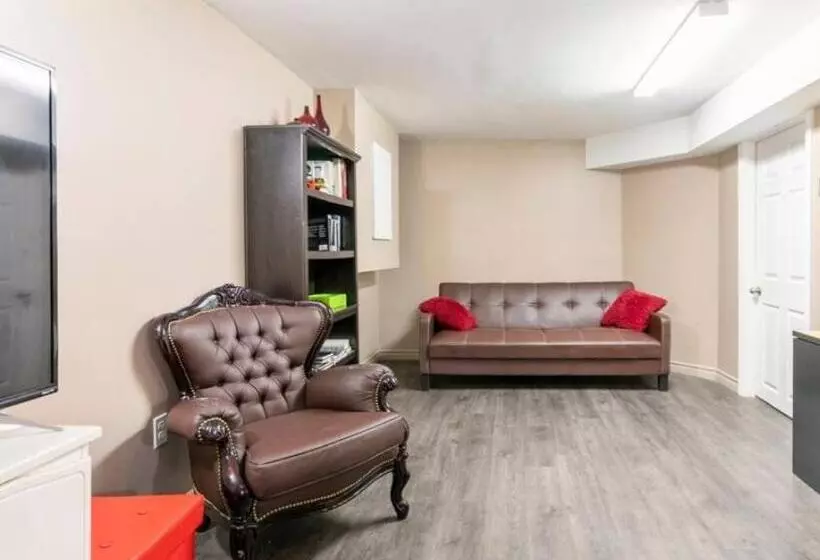 ペンション Bella S Palace 2 Bedrooms Lower Level Unit In Town Home With Separate Entrance
