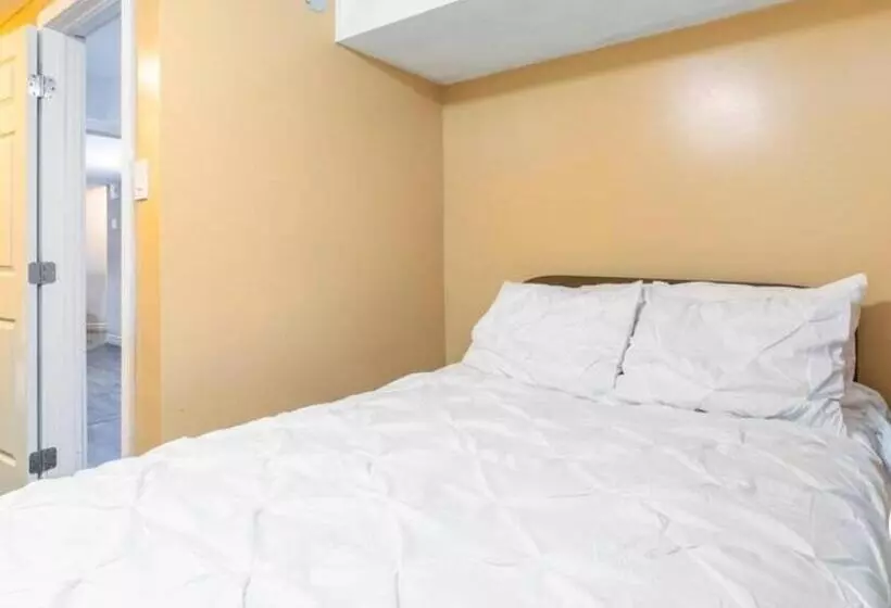 ペンション Bella S Palace 2 Bedrooms Lower Level Unit In Town Home With Separate Entrance