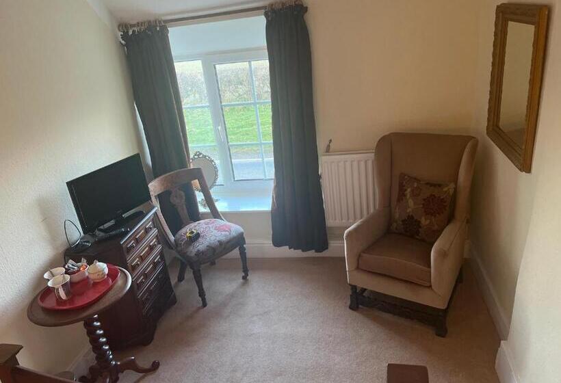 פנסיון Lucy Cross Guest House