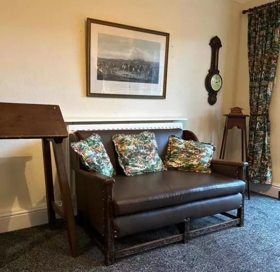 Majatalo Lucy Cross Guest House