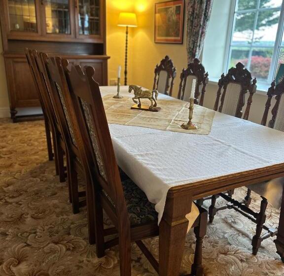 פנסיון Lucy Cross Guest House