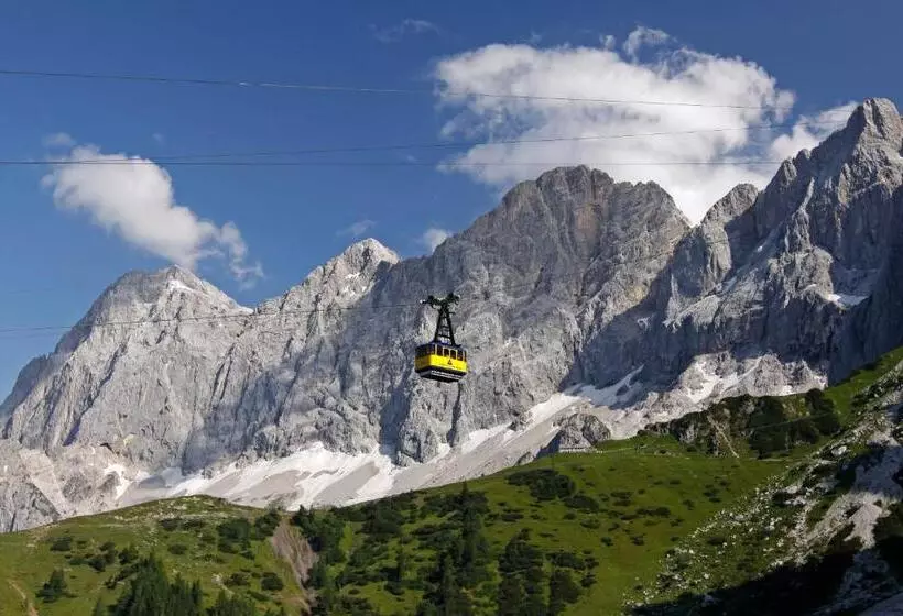 ホテル Dachstein