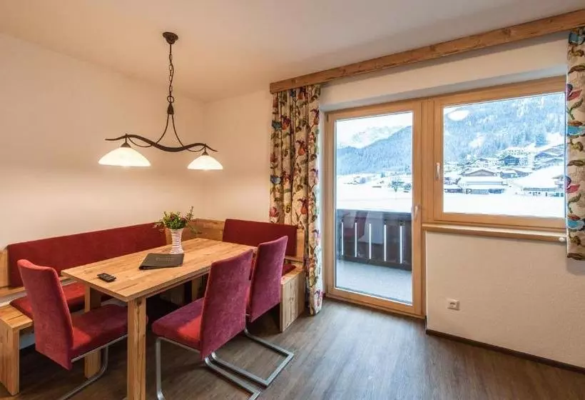 Hotelli Ferienhaus Larinmos