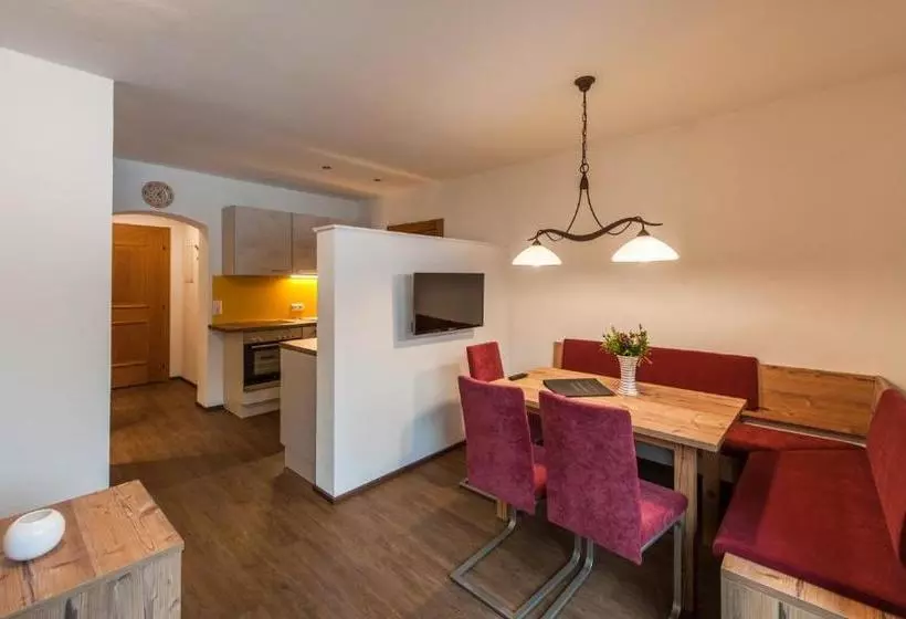 Hotelli Ferienhaus Larinmos