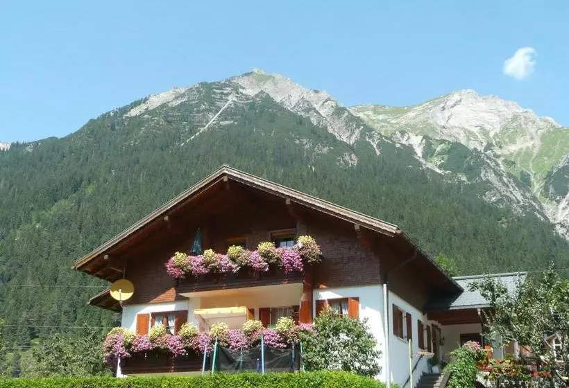 ホテル Haus Dönz