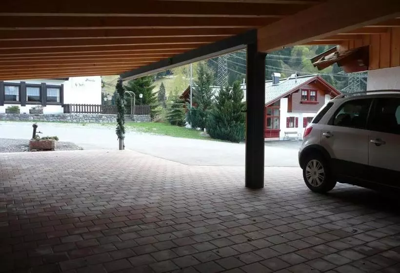 ホテル Haus Dönz