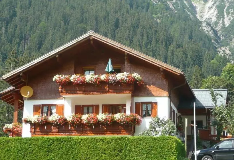 ホテル Haus Dönz