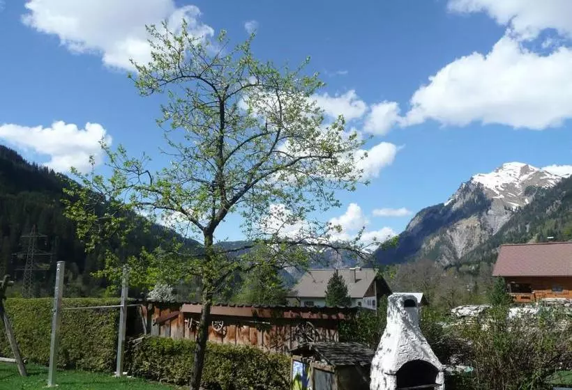 ホテル Haus Dönz