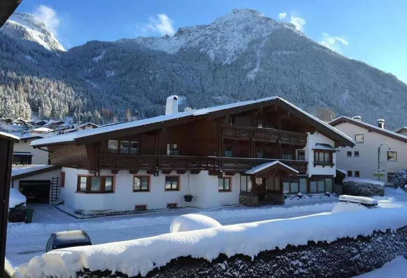 هتل Landhausappartement Kofler