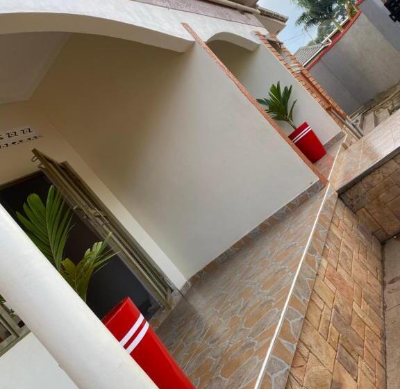 تختخواب و صبحانه Heri Courts