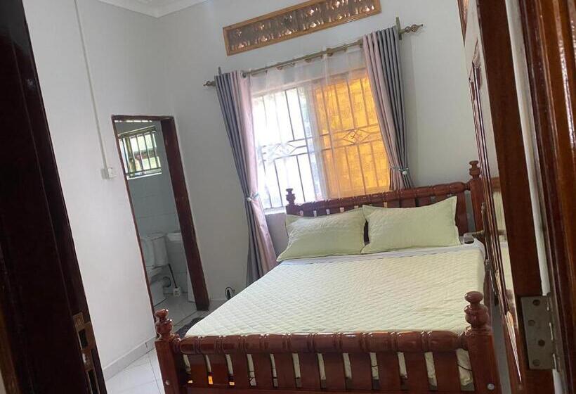 تختخواب و صبحانه Heri Courts