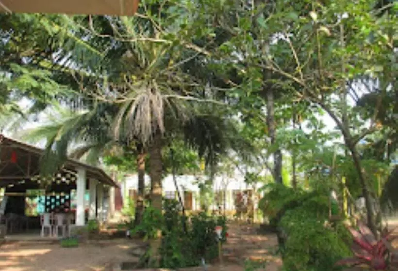 ホテル Aditya Beach Resort Malvan