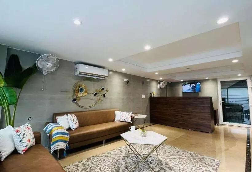 ホテル Bluo Studio2 Dlf Cybercity   Balcony, Gym Tt, Lift