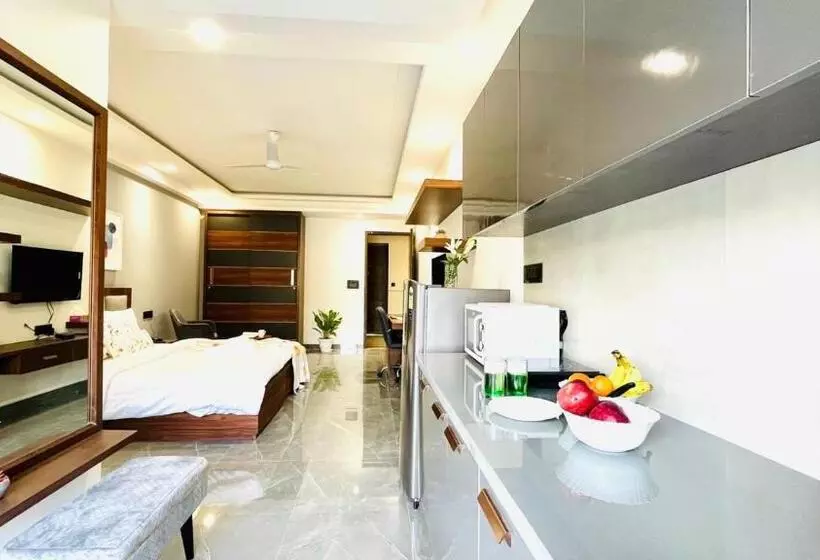 ホテル Bluo Studio2 Dlf Cybercity   Balcony, Gym Tt, Lift