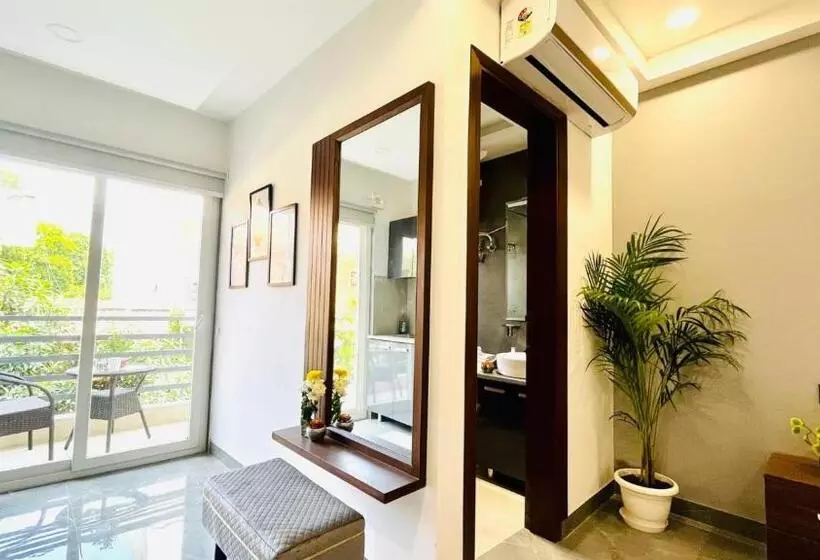 ホテル Bluo Studio2 Dlf Cybercity   Balcony, Gym Tt, Lift