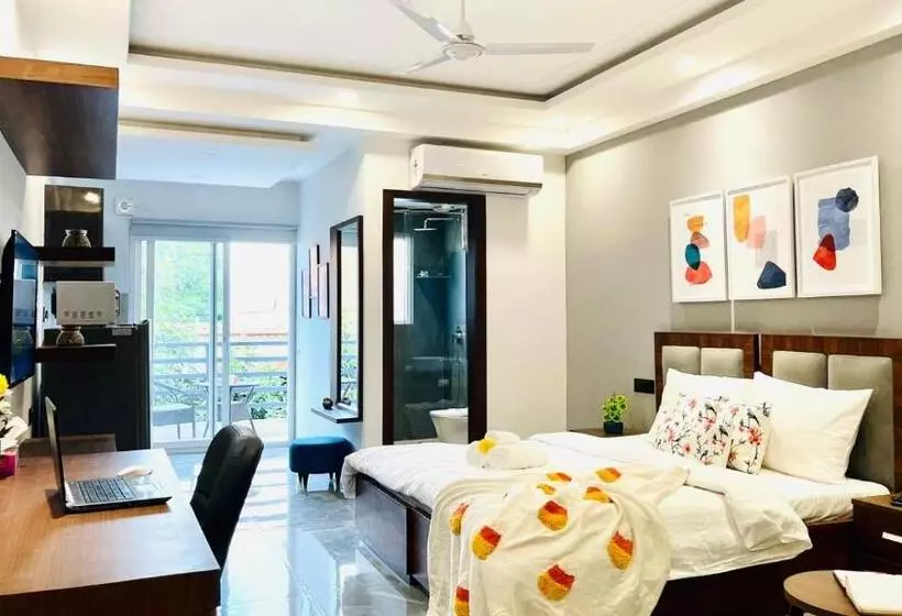 ホテル Bluo Studio2 Dlf Cybercity   Balcony, Gym Tt, Lift