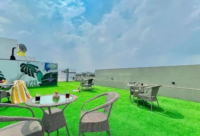 ホテル Bluo Studio2 Dlf Cybercity   Balcony, Gym Tt, Lift