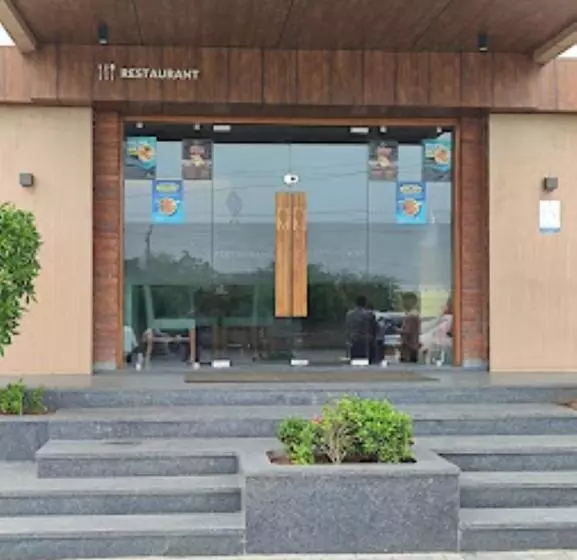 ホテル Flourish International, Changodar