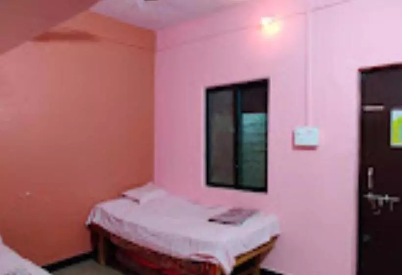 Hotelli Lasane Guruji Bhakta Niwas Tuljapur