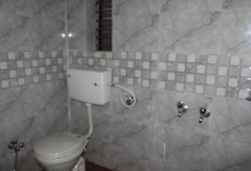 Hotel Lasane Guruji Bhakta Niwas Tuljapur