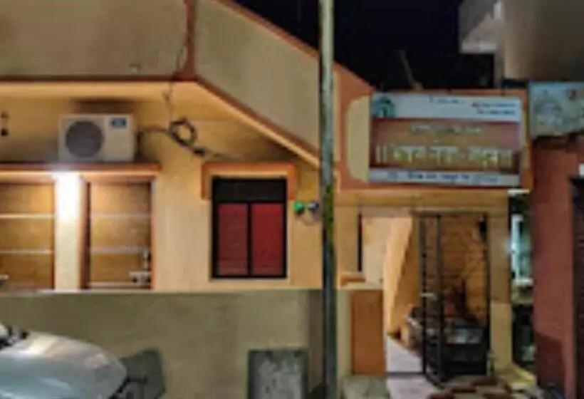 Hotelli Lasane Guruji Bhakta Niwas Tuljapur