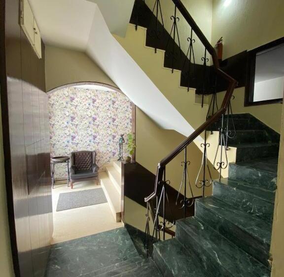 Hotel Loomstay White House