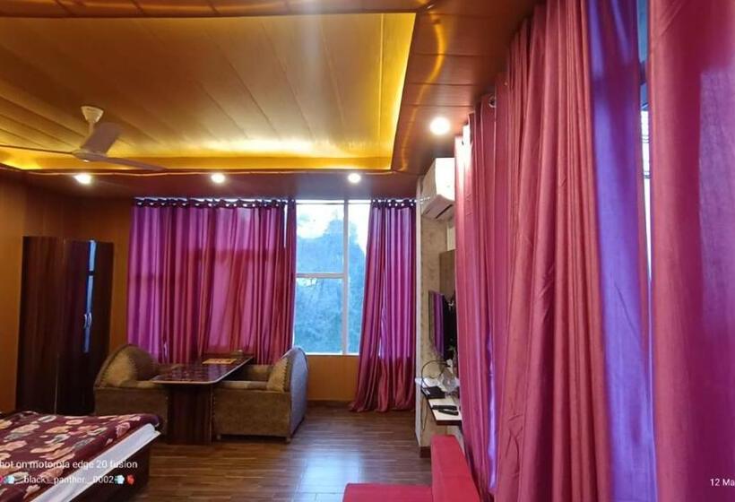 בית מלון כפרי Pine View