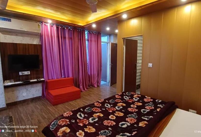 בית מלון כפרי Pine View