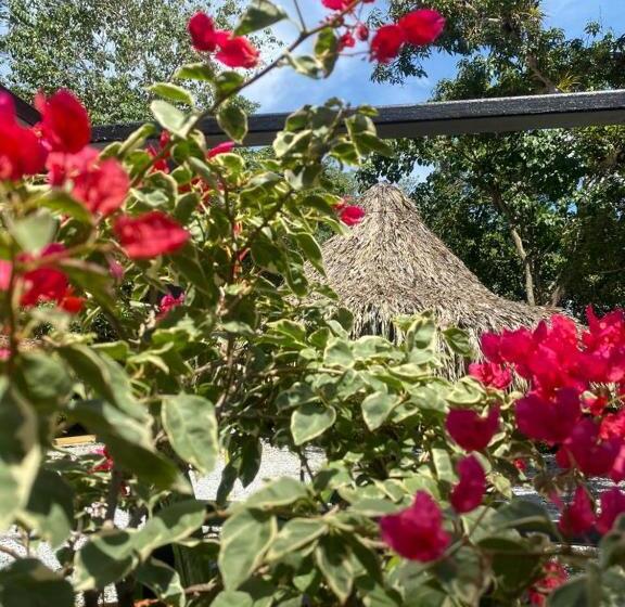 هتل Portones De Rioclaro Las Mercedes