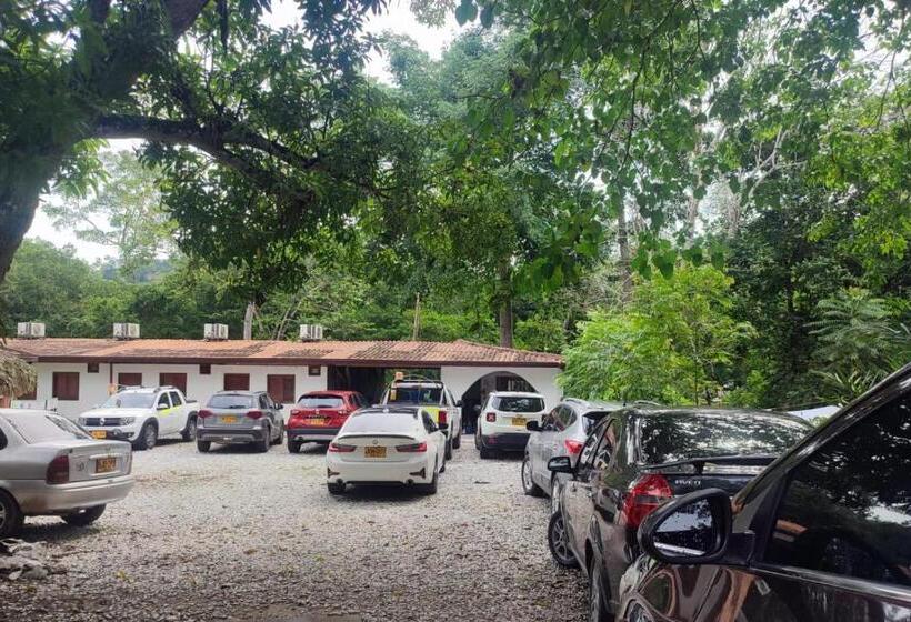 هتل Portones De Rioclaro Las Mercedes