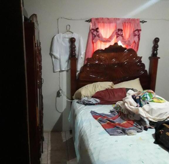 پانسیون Crystal Guest House