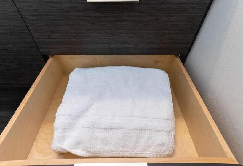 Self Check In Washer Dryer 4ksmart Tv King Bed Gym