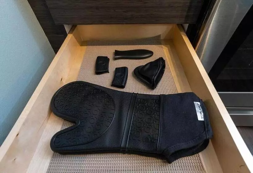 Self Check In Washer Dryer 4ksmart Tv King Bed Gym