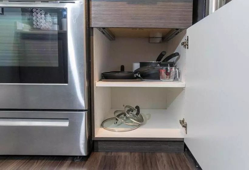 Self Check In Washer Dryer 4ksmart Tv King Bed Gym