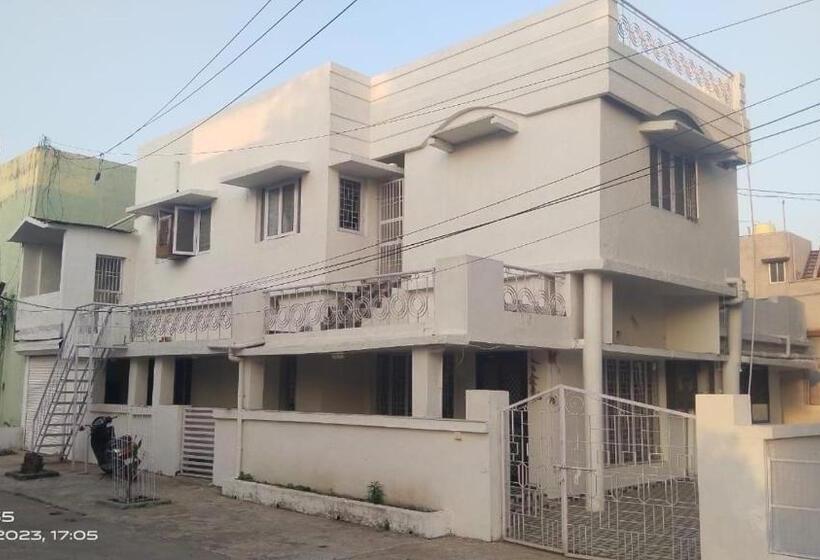 Spot On Hotel The Royal Green