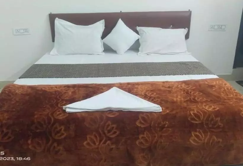 Spot On Hotel The Royal Green