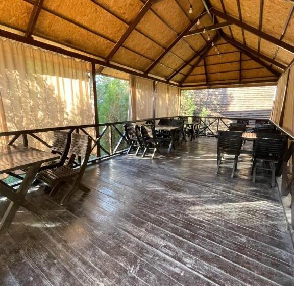 تختخواب و صبحانه Barvilla