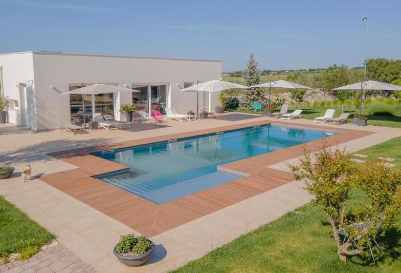 تختخواب و صبحانه Laportulaca Relax & Nature