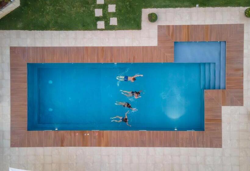 تختخواب و صبحانه Laportulaca Relax & Nature